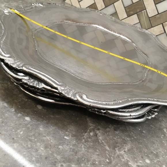 Set of 4 silver plastic chargers - Picture 7 of 9